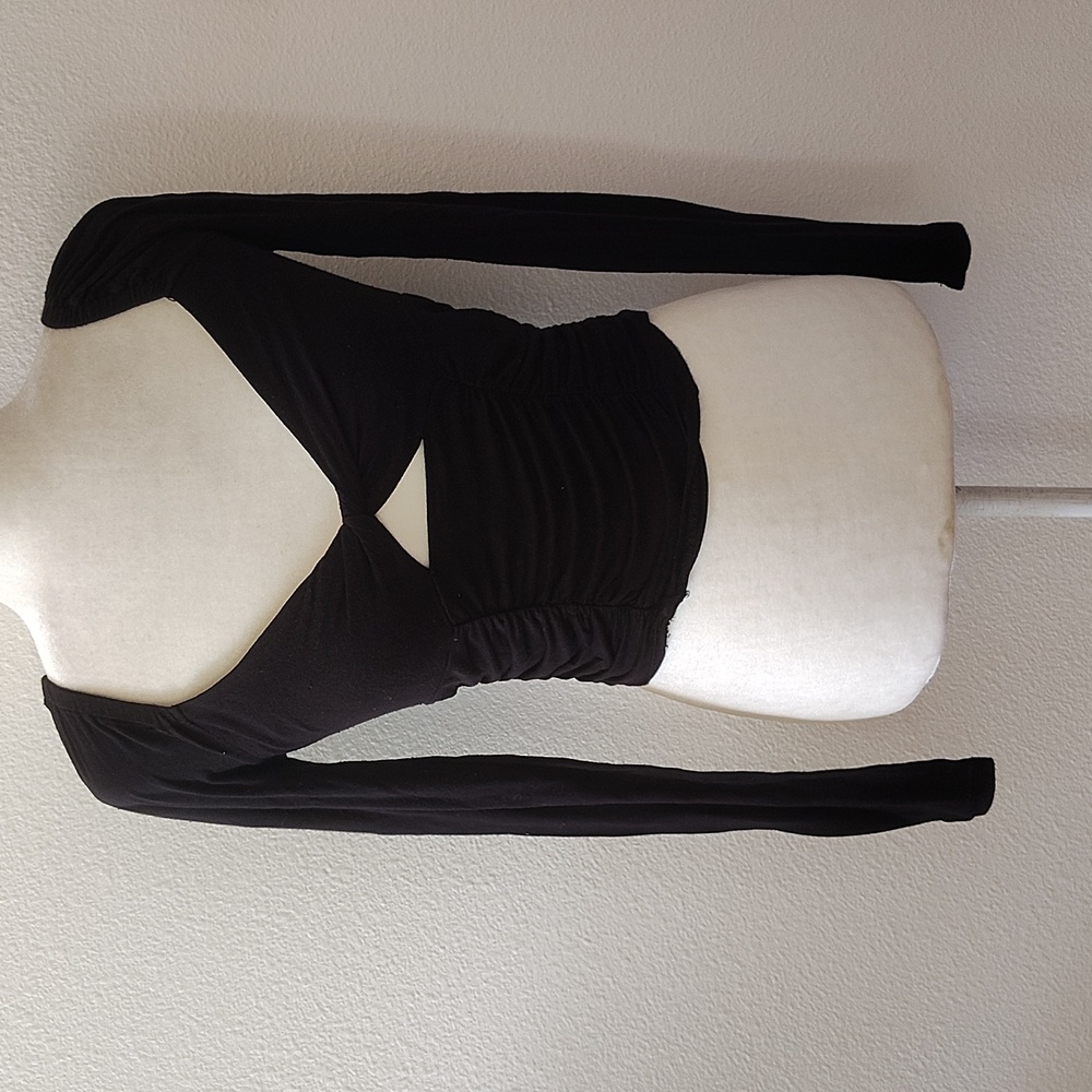 UO Juliana Crepe Cutout Crop Top Size Small
